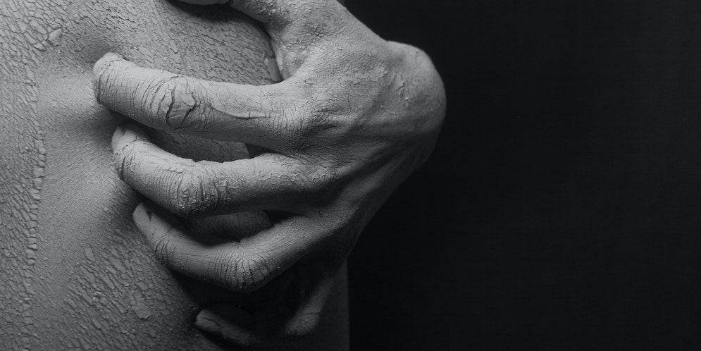 Prurito in tutto il corpo: da cosa dipende e rimedi naturali