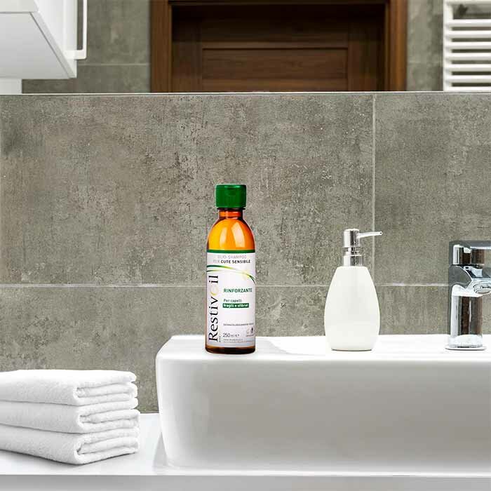 Restivoil Activ Plus Olio Shampoo Rinforzante Anticaduta 250 ml