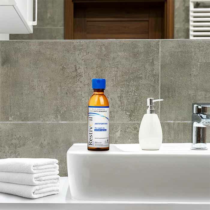 RestivOil Complex Antiforfora Olio Shampoo Capelli Grassi 250 ml