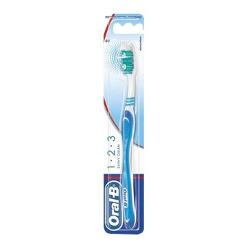Oralb spazzolino medio 123 shiny clean